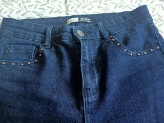 Vaqueros con tachuelas