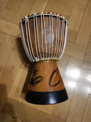 Timbal africano decorado