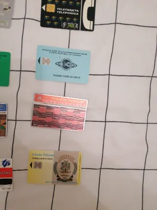 Consegna di 8 carte telefoniche da cabina di diversi paesi e design