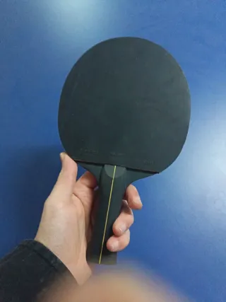 Raqueta de ping pong negra
