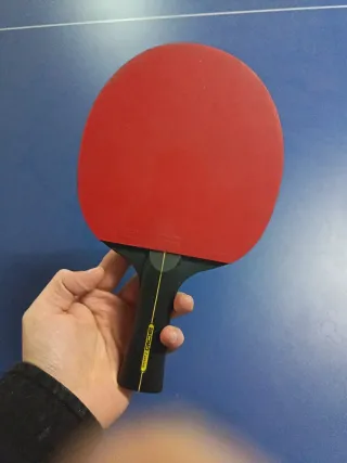 Raqueta de ping pong negra