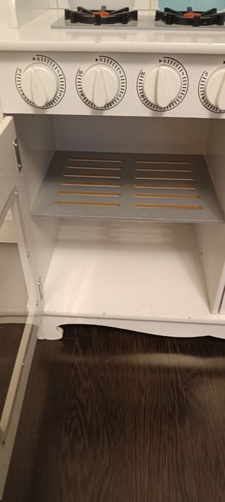 Cocina infantil de madera blanca