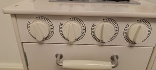 Cocina infantil de madera blanca