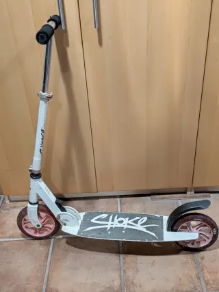 Pattini bianchi con ruote rosa