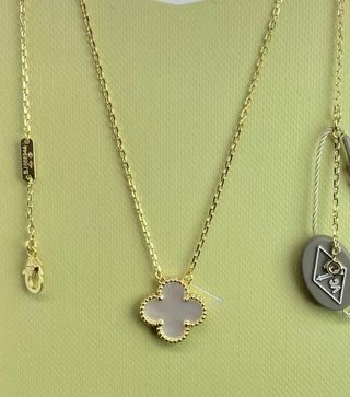 Collar Van Cleef & Arpels Oro Nácar Blanco