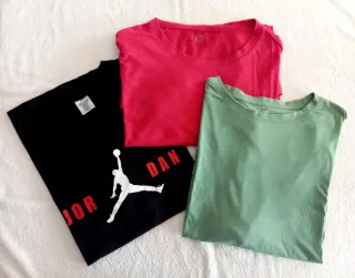 CONJUNTO DE 3 CAMISETAS DE MANGA CORTA DE HOMBRE.