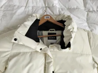 Roxy plumífero blanco nuevo