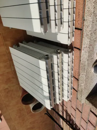 Radiador blanco de metal