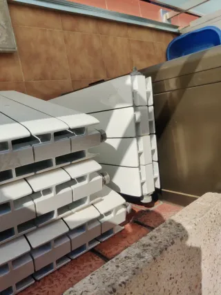 Radiador blanco de metal