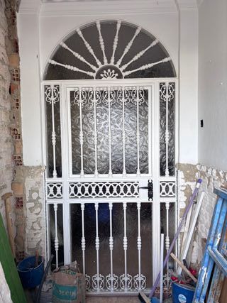 Portón de forja blanco 66 40 67 67 6