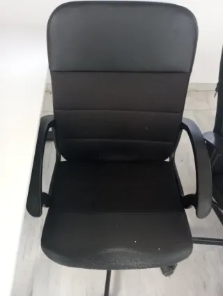 Sillas oficina y mesa de trabajo