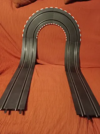 CARRERA GO SCALEXTRIC CURVA PERALTADA