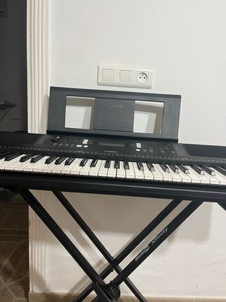 Teclado Yamaha E353 + soporte RockJam Xfinity