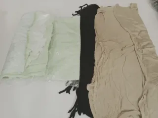 3 fulares/bufandas (beige, negro, verde)