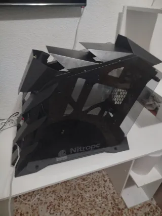 Caja de PC Negra marca nitro pc