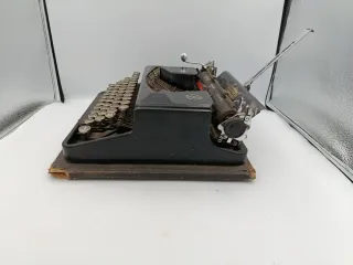 ANTIGUA MAQUINA DE ESCRIBIR  ERIKA MODELO 5