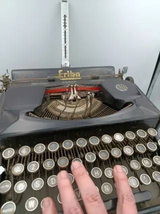 ANTIGUA MAQUINA DE ESCRIBIR  ERIKA MODELO 5