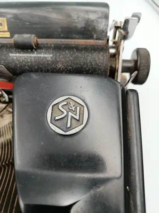 ANTIGUA MAQUINA DE ESCRIBIR  ERIKA MODELO 5