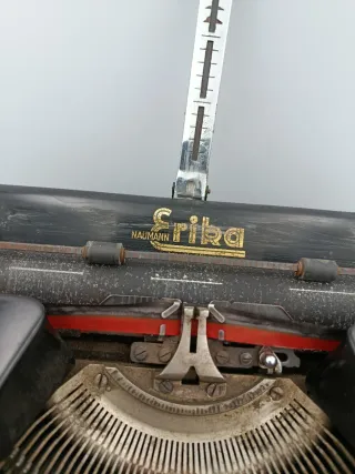 ANTIGUA MAQUINA DE ESCRIBIR  ERIKA MODELO 5