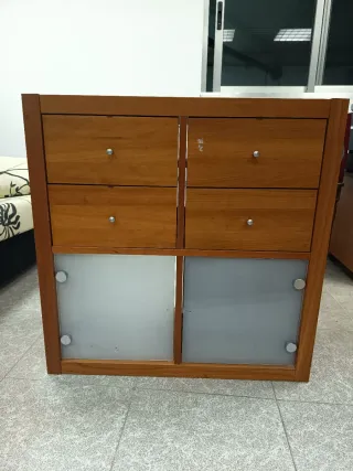 Mueble aparador madera y cristal