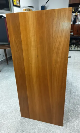 Mueble aparador madera y cristal