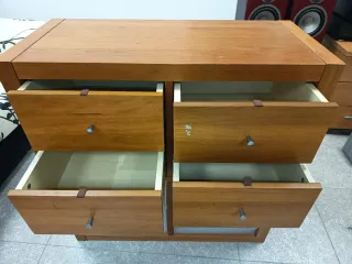 Mueble aparador madera y cristal