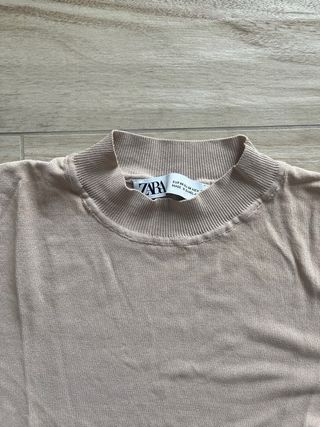 Maglietta Zara collo alto beige
