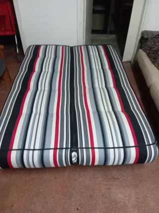 Sofá cama rayas como nuevo