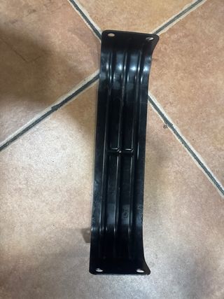 Soporte inferior depósito gasolina Daelim S2 125