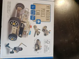 Coche de policía de madera para montar