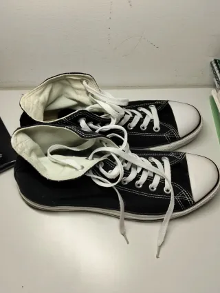 Zapatillas Altas Converse Negras y Blancas