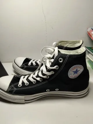 Zapatillas Altas Converse Negras y Blancas