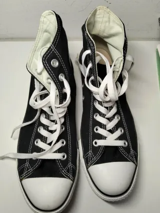 Zapatillas Altas Converse Negras y Blancas