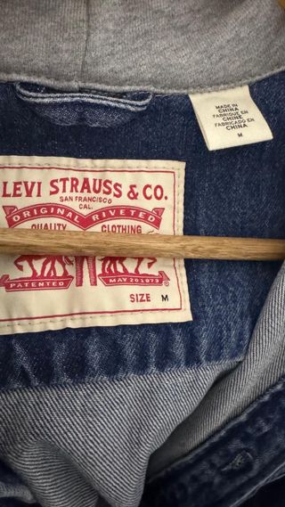 Cazadora tejana con capucha Levi's, overside