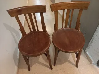 Sillas rústicas de madera