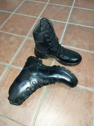 Botas militares negras