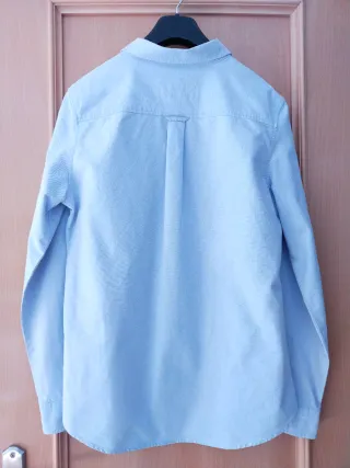 Camisa azul de manga larga