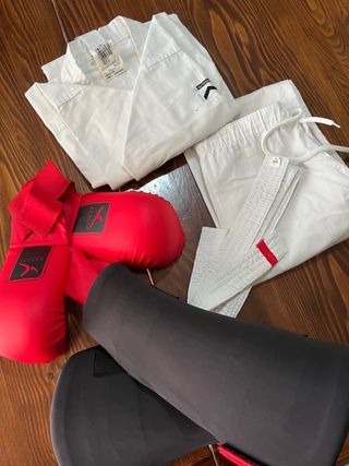 Set kimono, guantoni e protezioni