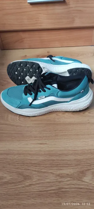 Zapatillas Vans color turquesa y blanco