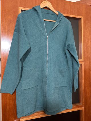 Chaqueta punto con capucha verde