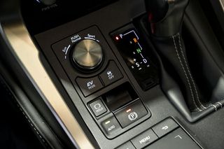 Lexus NX 2.5 300h Premium 2WD