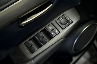 Lexus NX 2.5 300h Premium 2WD