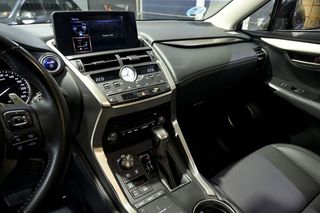 Lexus NX 2.5 300h Premium 2WD