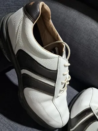 Zapatos de golf Etonic blancos y marrones