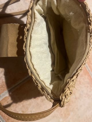 Bolso juvenil de rafia con abalorios