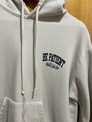 Sudadera con capucha y letras azules