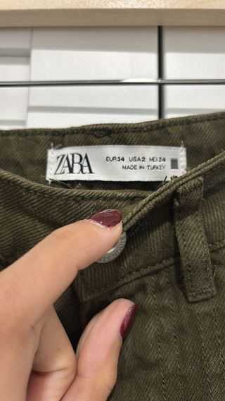 Pantalón cargo Zara verde talla 34