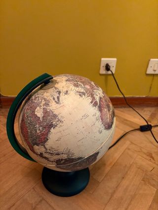 Globo terráqueo con luz