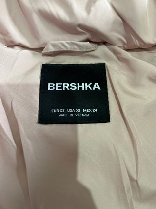 Chaqueta rosa con capucha y pelo