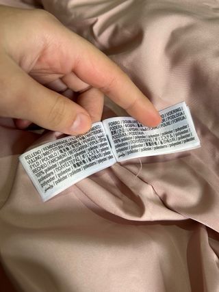 Chaqueta rosa con capucha y pelo